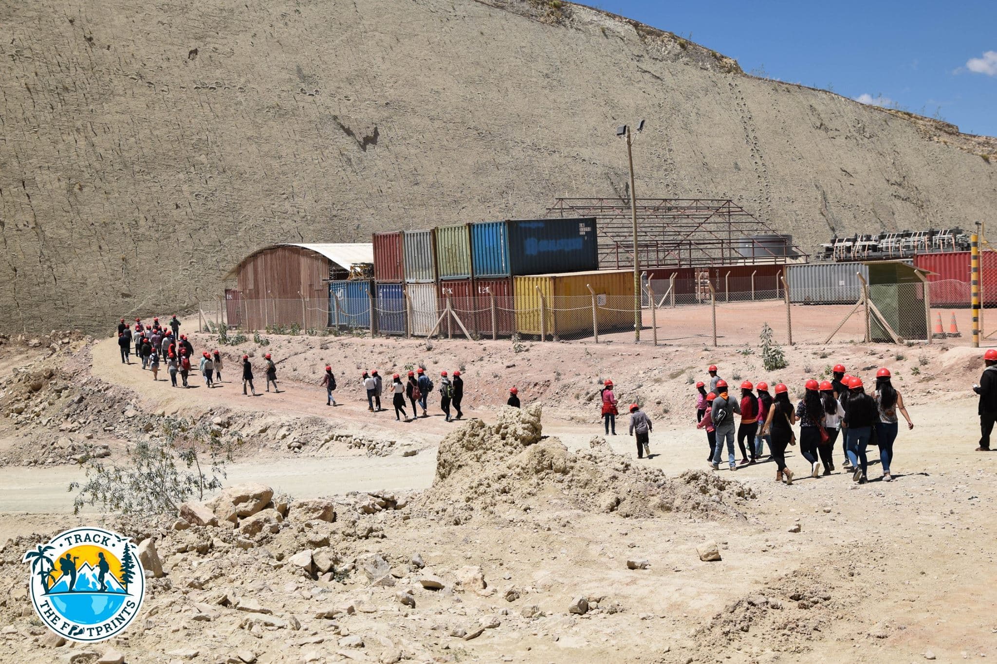 First time we followed a big group of tourists like this — Parque cretácico
