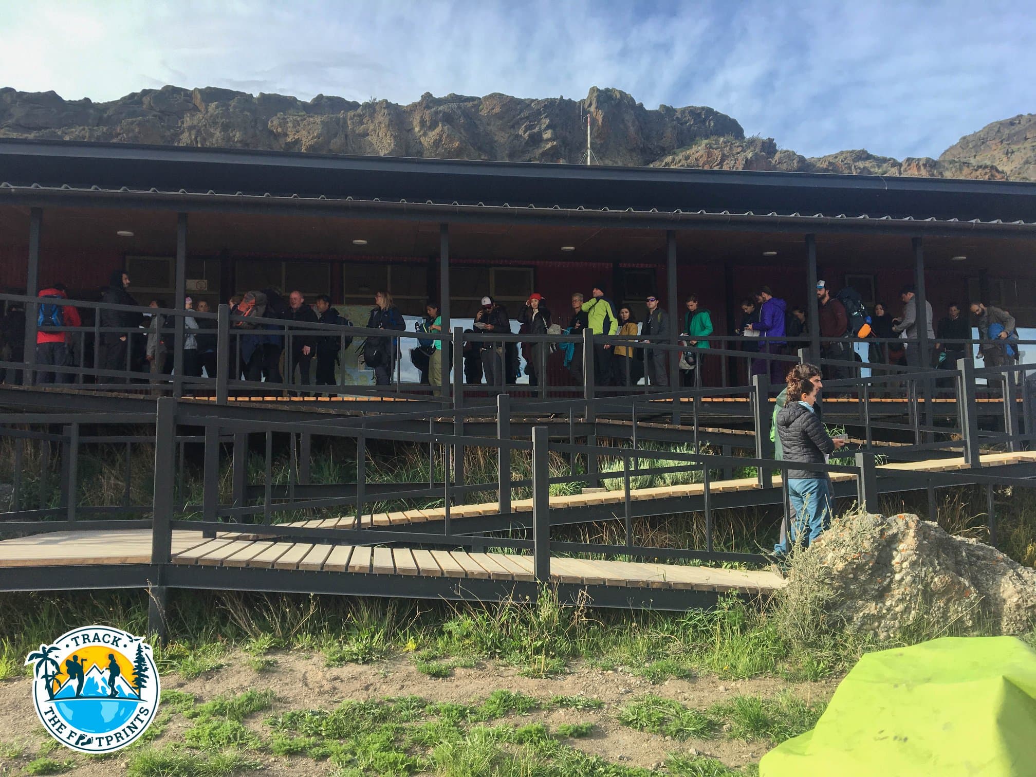 When you arrive at the entrance of the park... (we didn't publish the dozens of buses behind)