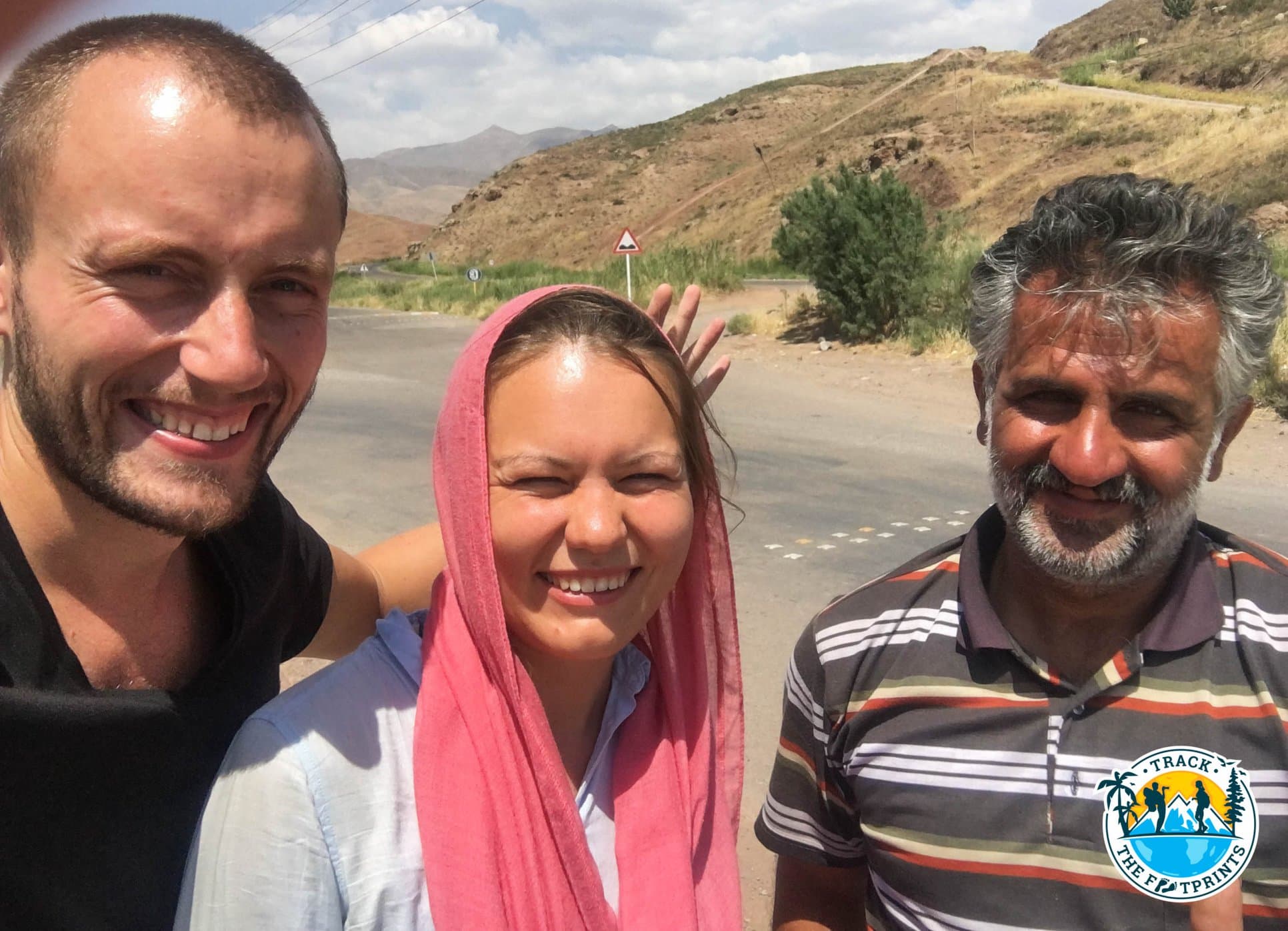 The third hitchhike! He was with his wife. We stopped for lunch, very friendly.