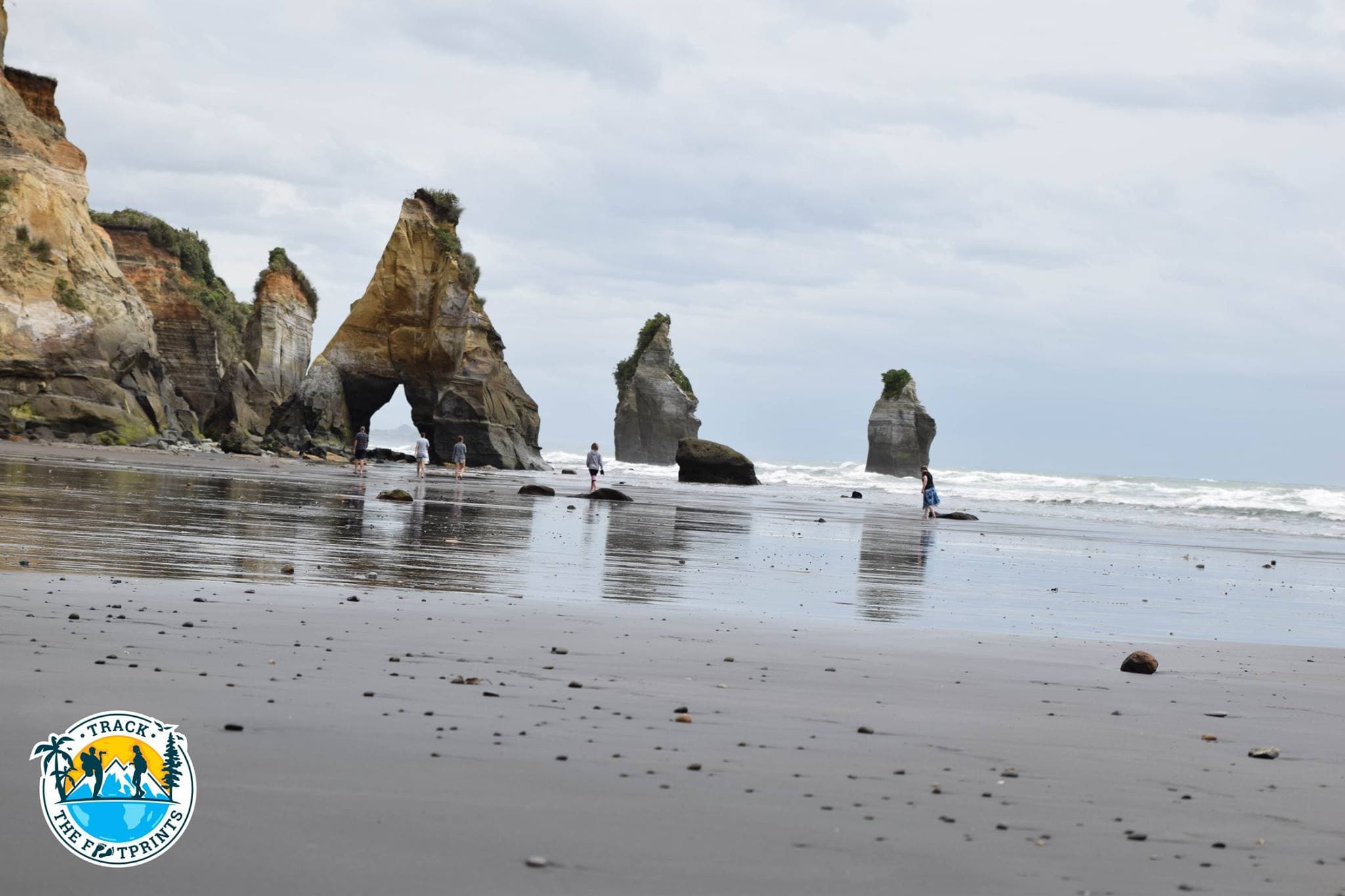 Three Sisters and Elephant Rock