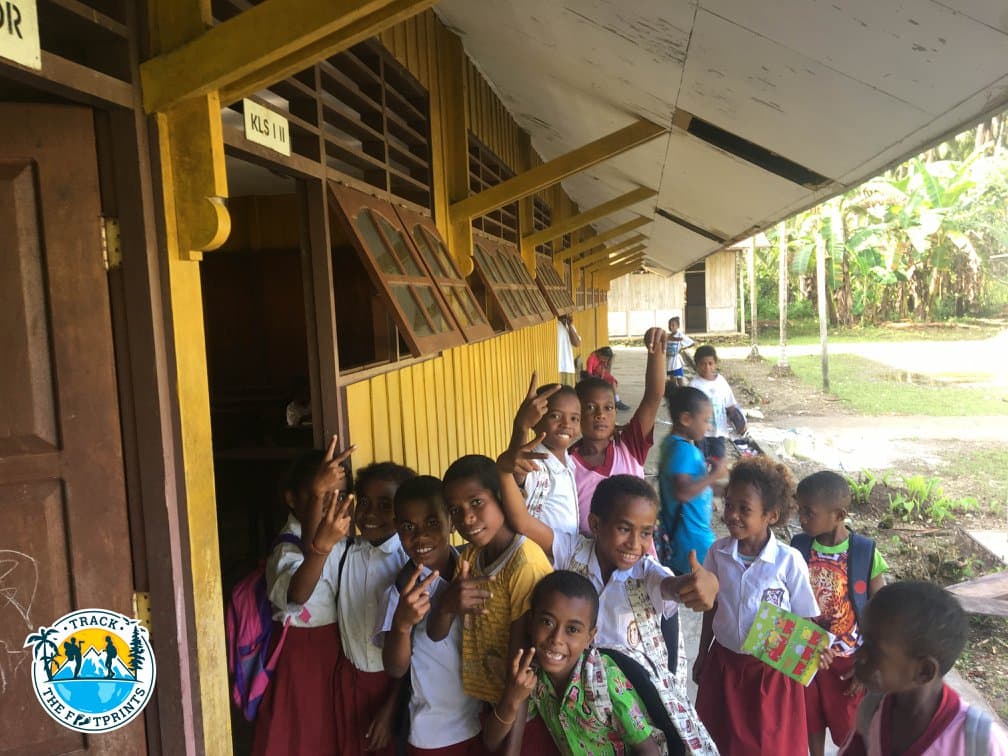 William had a pleasure to teach some basic stuff in English to the kids!