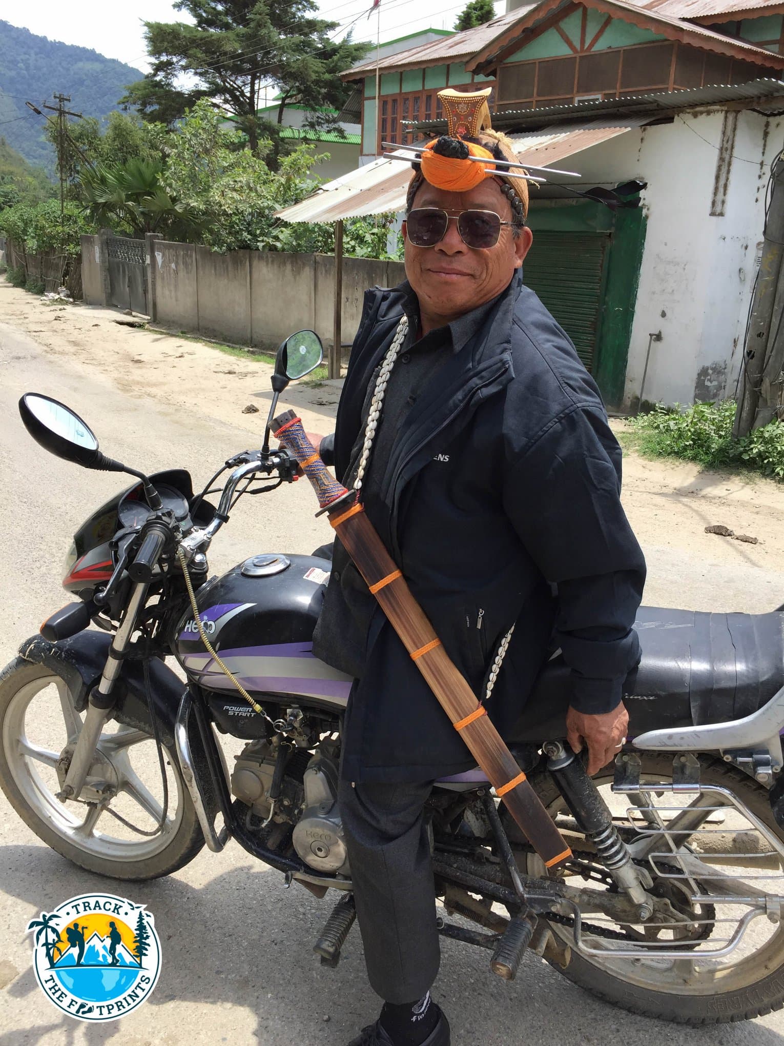 This guy was amazing! He achieved to follow us in motorbike in the curves of the mountains ;-) I love his looks