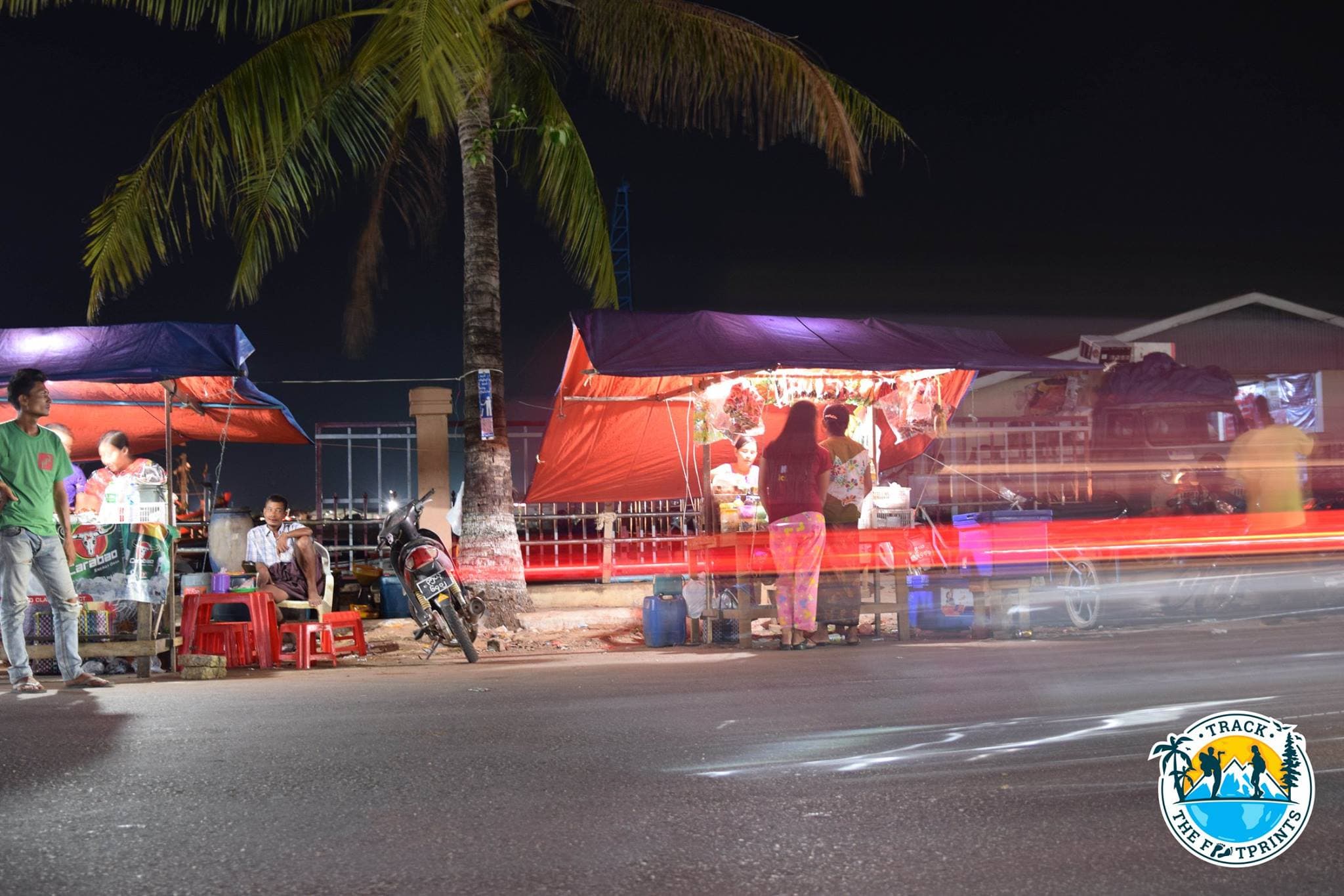 Night street food in Myeik