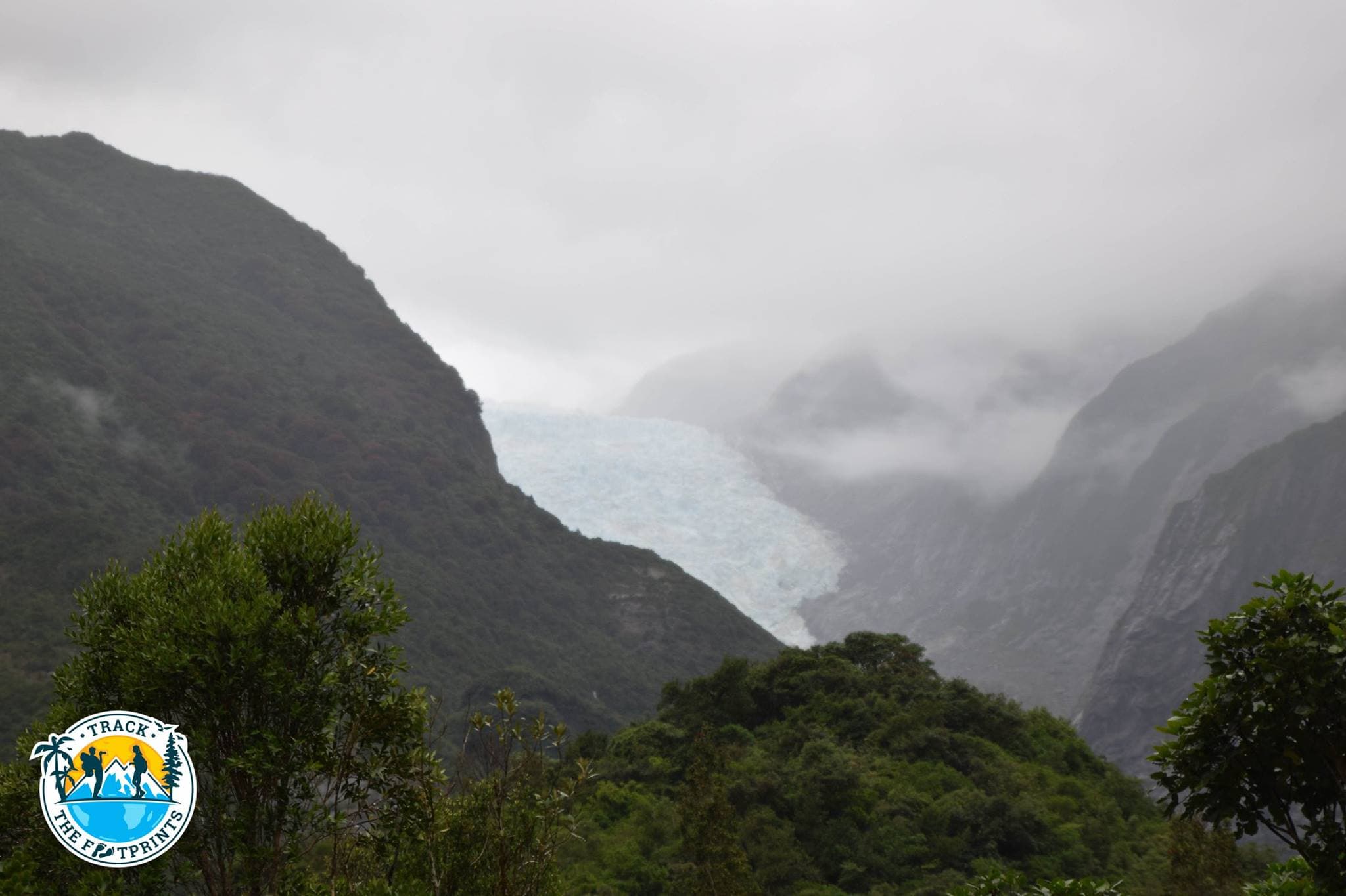 Glacier Franz Josef pendant la courte marche — sous la pluie toute la journée